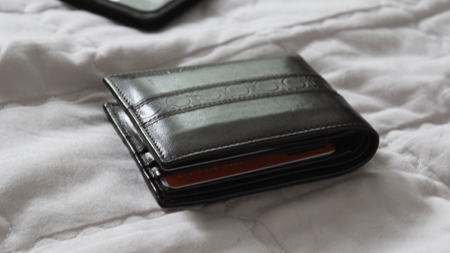 Why a Genuine Leather Wallet Is the Perfect Gift for Him in Pakistan